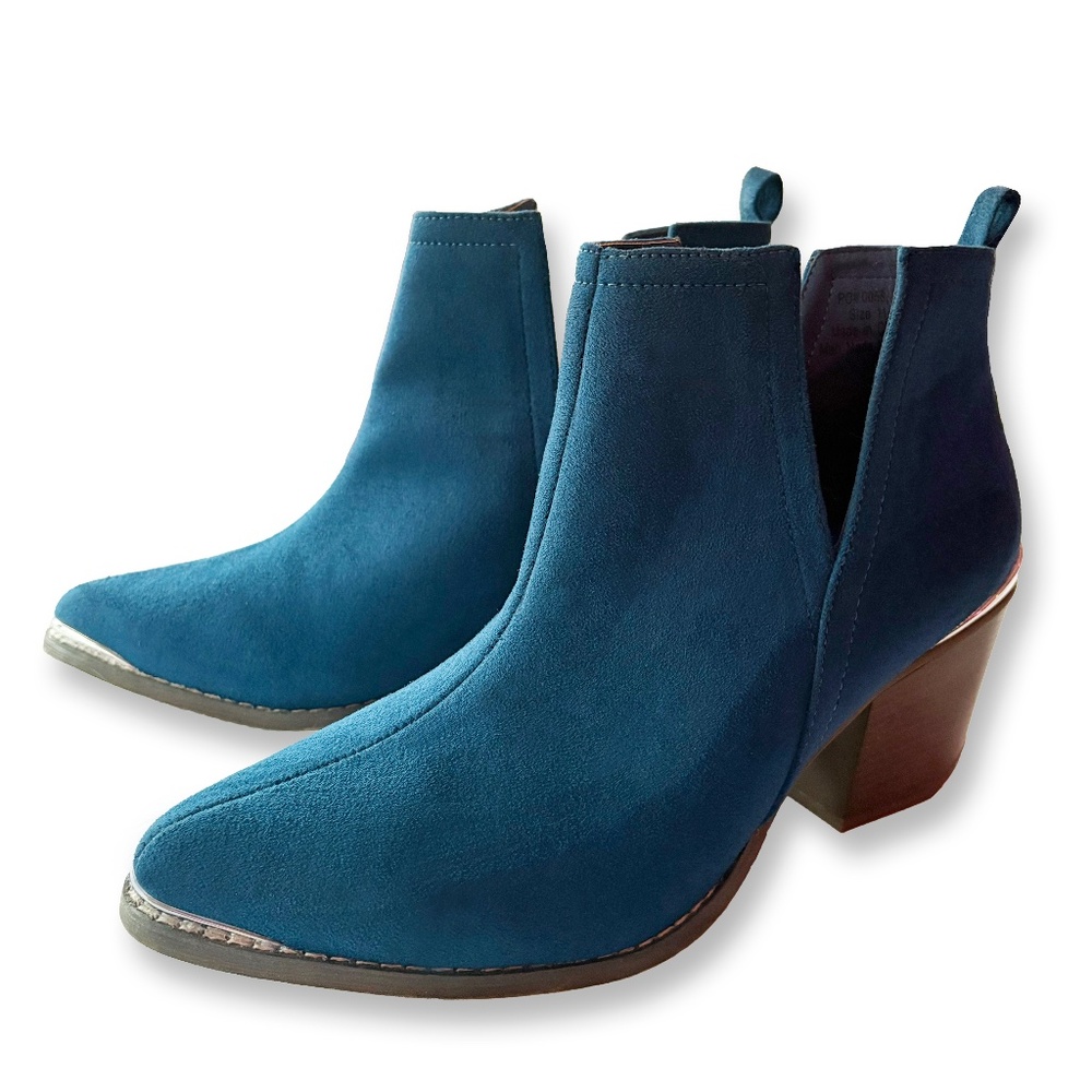 Journee Collection Women's Issla Pull On Stacked Heel Bootie. Size 11M